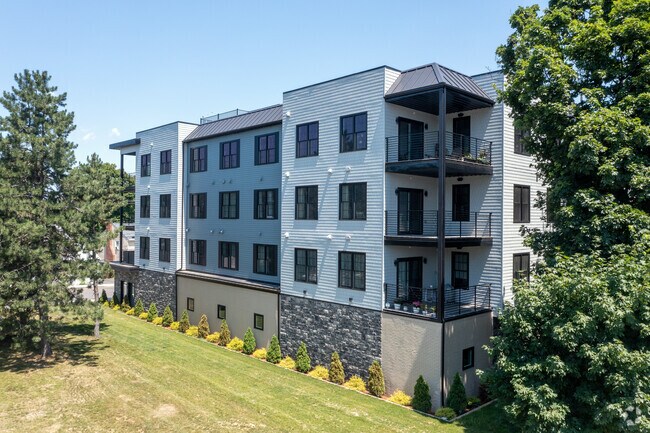 Building Photo - 178 Robertson St