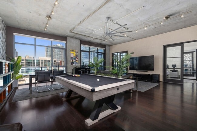 Building Photo - Gorgeous Loft Downtown San Diego!