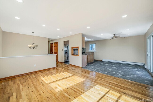 Building Photo - 4 Bay Pl