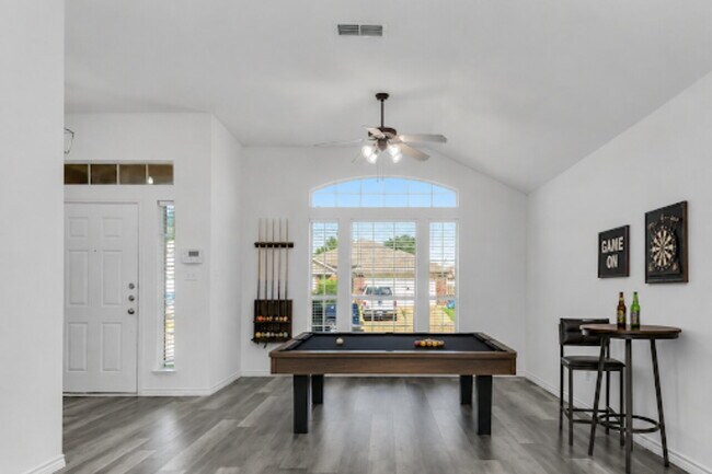Building Photo - Welcome home to this beautifully maintained 4-bedroom, 2-bath, single-story home in the desirable...