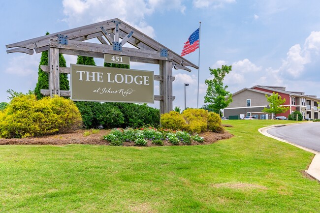 Foto del edificio - The Lodge at Johns Road - 55+ Active Adult...