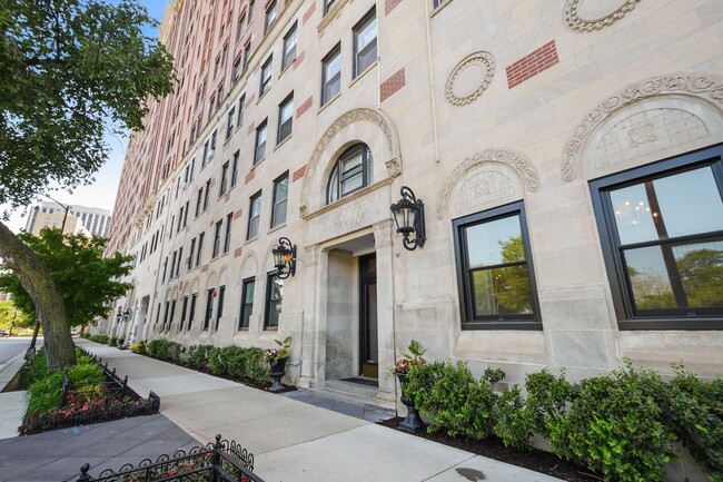 Building Photo - 415 W Aldine Ave