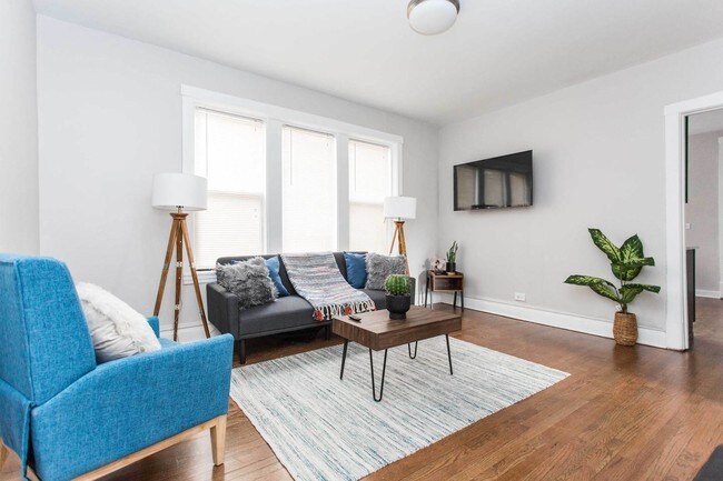Spacious living room features natural light - 3819 w George st