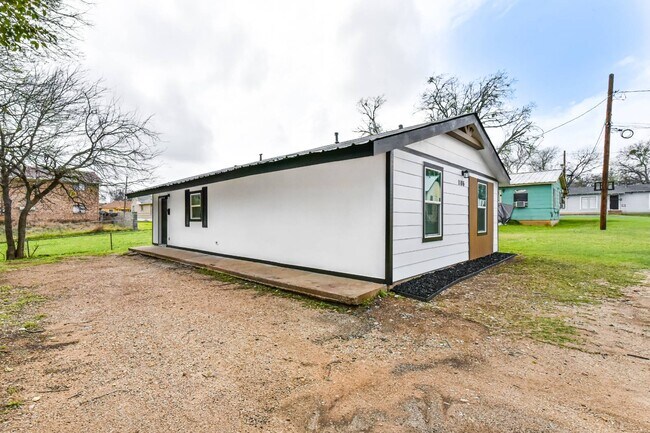 Foto del edificio - 1106 Brewster Ave