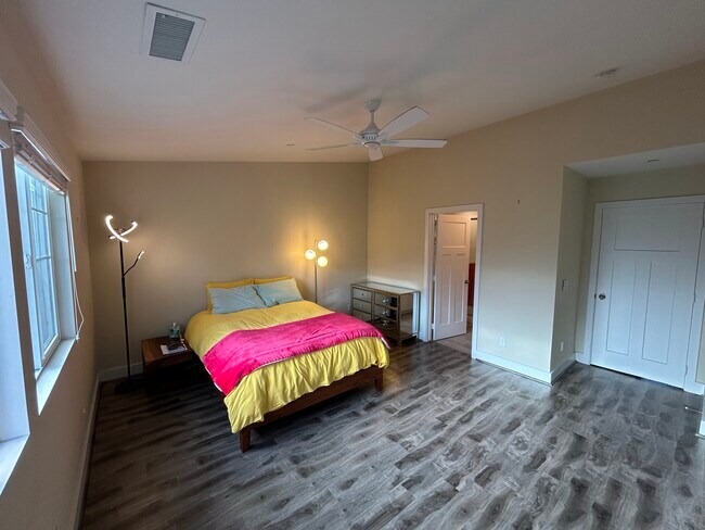Foto del edificio - 3211 Fennel Ln