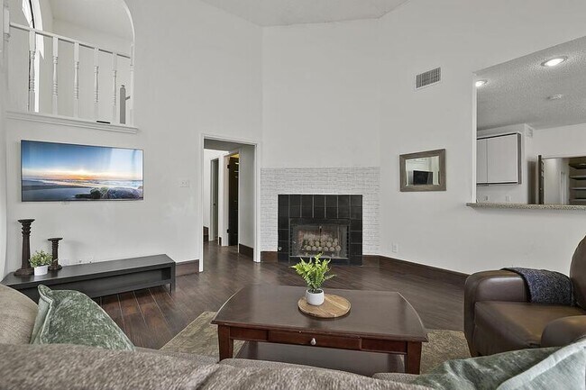 Building Photo - 2216 Brookhaven Dr