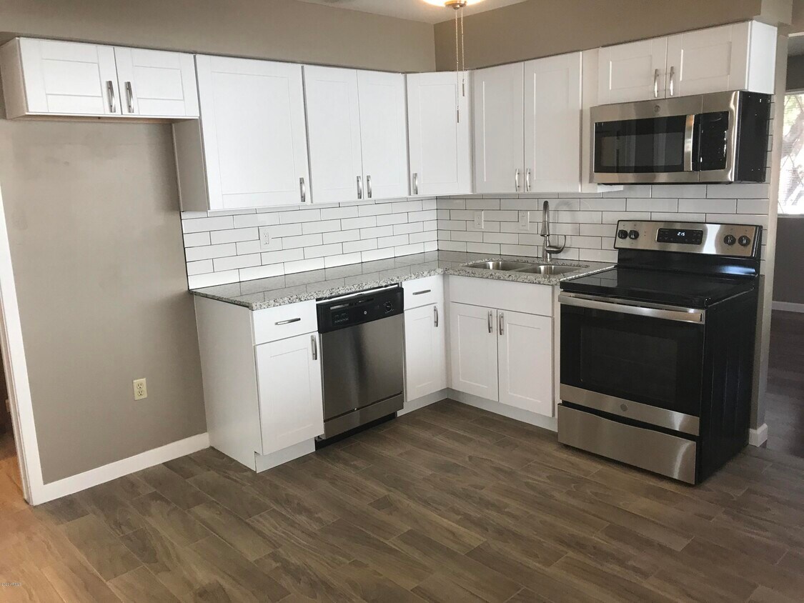 Foto principal - 1527 E Cinnabar Ave