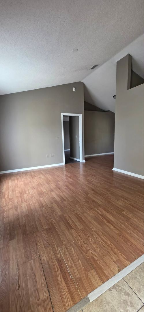 Building Photo - Spacious 3BR Home with Florida Room & Fenced Backyard