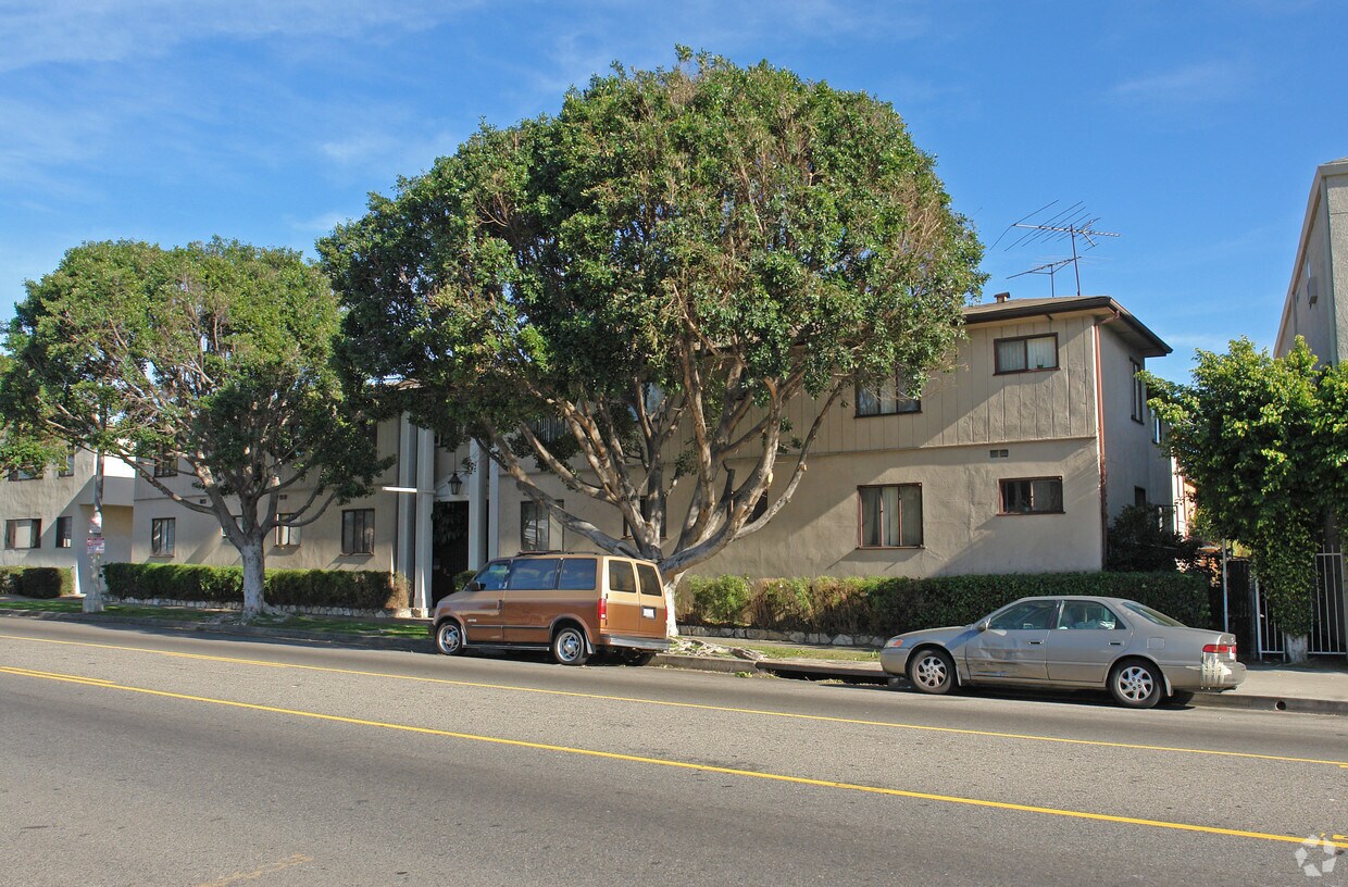Foto del edificio - 1118 S Fairfax Ave