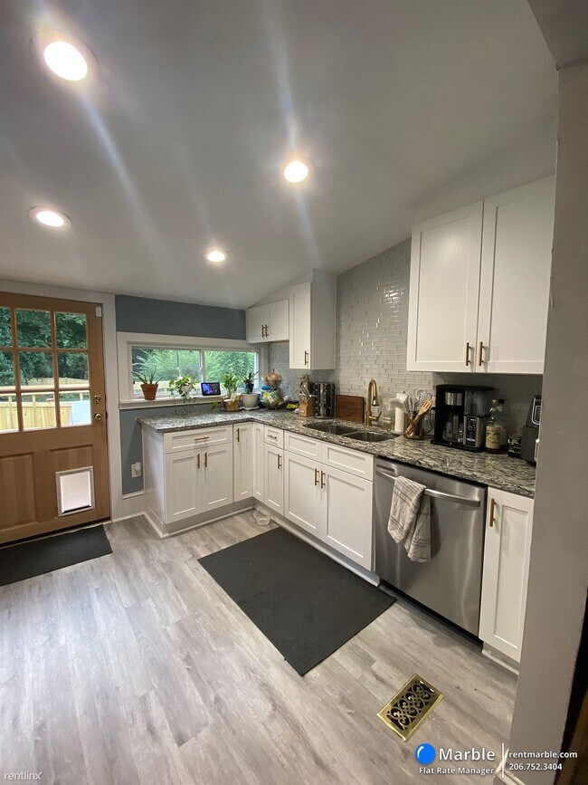 Building Photo - 2 br, 1 bath House - 2218 Dunseath Ave NW