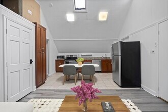 Building Photo - 155 5th St