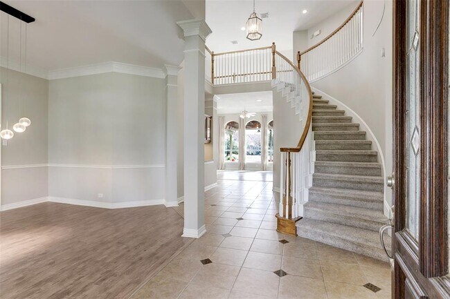 Building Photo - 822 Lake Grayson Dr