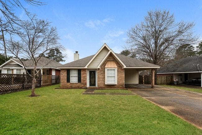 Building Photo - 1012 Red Oak Dr