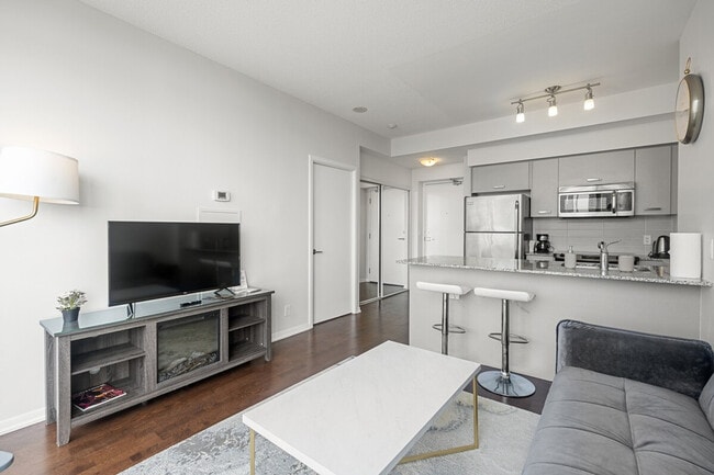 Building Photo - 889 Bay St.