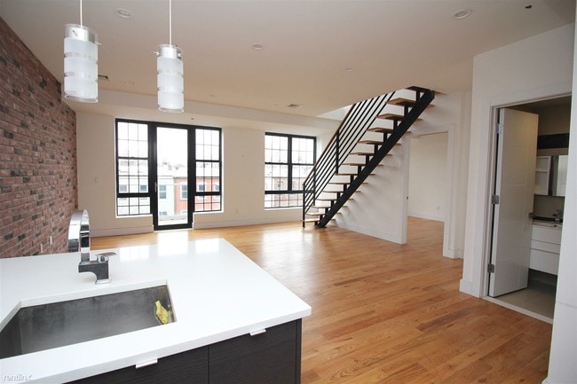 Building Photo - 3 br, 3.5 bath  - 672 Halsey St