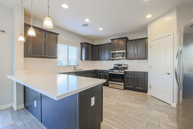 Foto del edificio - 2736 E Mews Rd