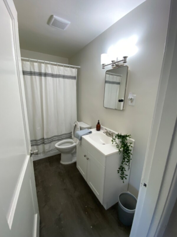 Foto del edificio - 245 Wooding Ave