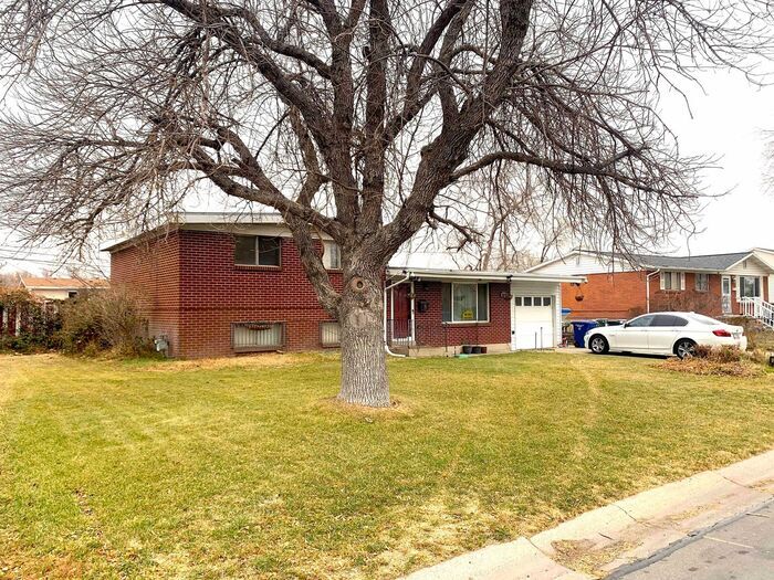 Primary Photo - Updated 3 Bedroom Large Backyard