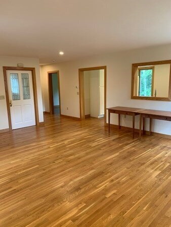 Foto del edificio - Quiet living close to Groton Center