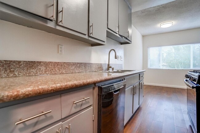 Foto del edificio - 537 E Hyde Park Blvd