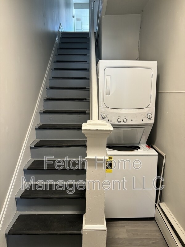 Building Photo - 818 Church St