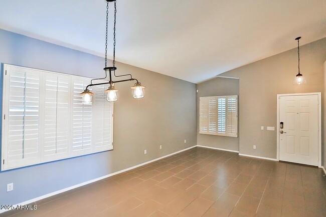 Foto del edificio - 1903 W Canyon Way