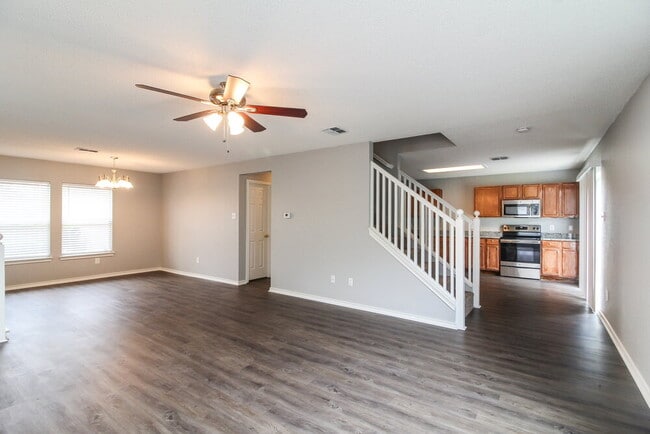 Building Photo - 320 Capricorn St