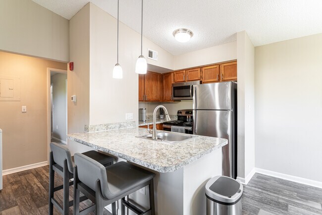 Foto del edificio - 7325 Goldenpointe Blvd