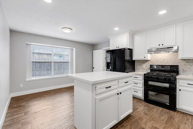 Foto del edificio - 6618 Grant Dr