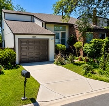 Building Photo - 1025 Park Crest Dr