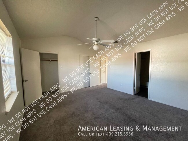 Building Photo - 2-Bedroom West End Town Home Available for...