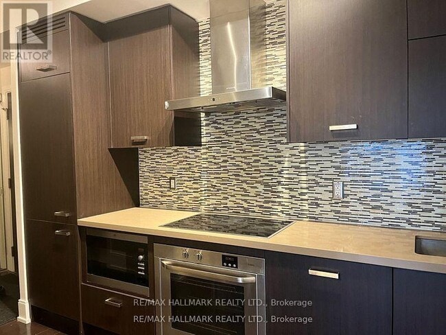 Photo du bâtiment - 560 Front St W