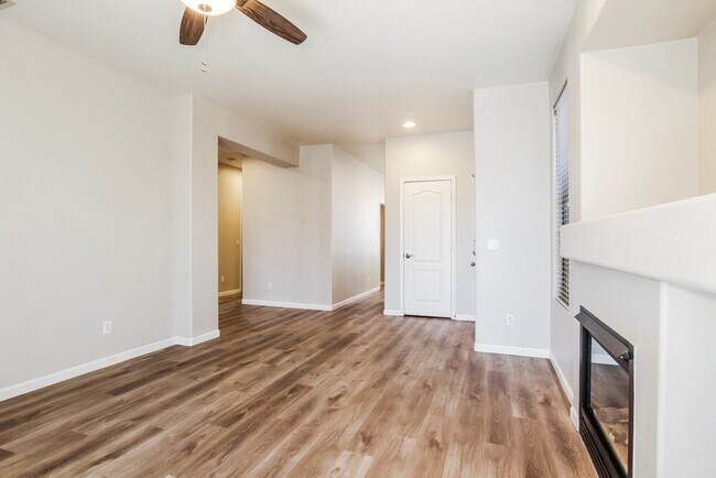 Foto del edificio - 6601 W Lawrence Ln