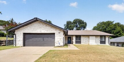 Building Photo - 5715 E 64th St