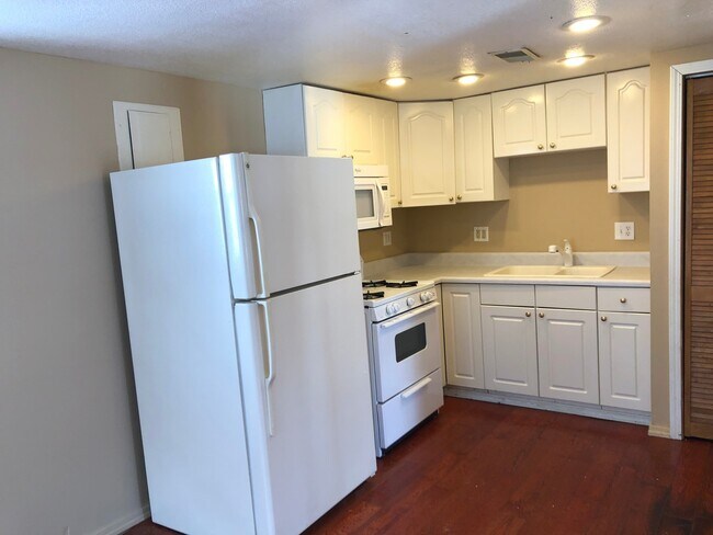 Foto del edificio - 3-Bedroom Ranch Home With Updated Kitchen and Bath!