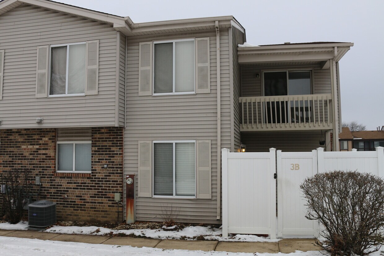 3 Fernwood Dr, Bolingbrook, IL 60440 Townhome Rentals in Bolingbrook