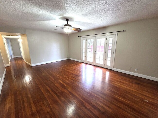 Foto del edificio - Charming 3 Bedroom 2 Bath Home