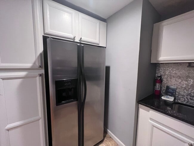 Building Photo - 50 Seymour St