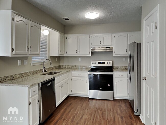 Foto del edificio - 6717 Elmore Woods Ln