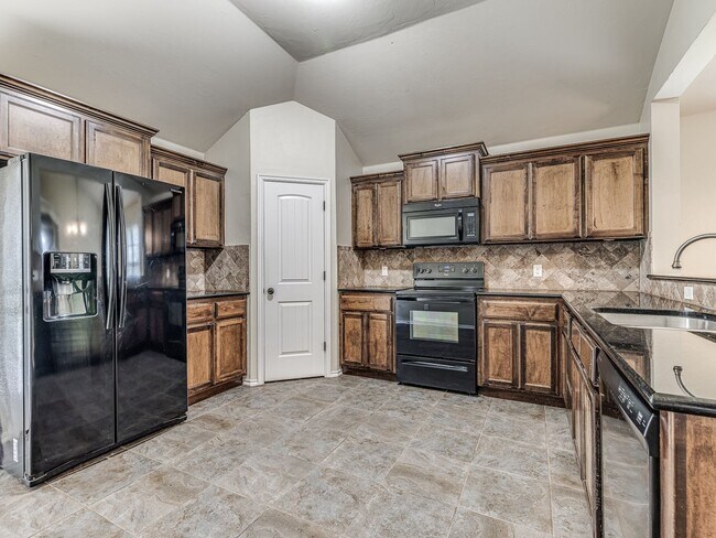 Foto del edificio - 3 Bedroom home in Deer Creek ISD - Montague/Sonador Addition - Community Pool
