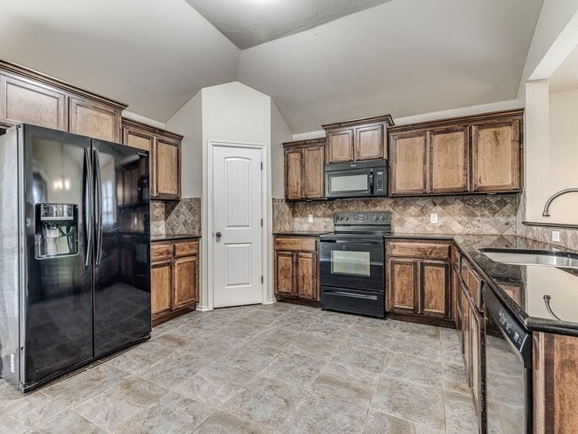 Building Photo - FREE AUGUST RENT + 3 Bedroom home in Deer ...