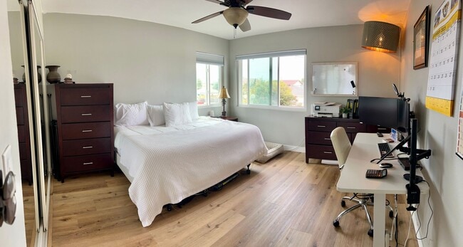 Foto del edificio - Two story 3 bedroom/2.5 bath home on corne...