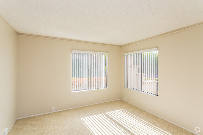 1 BR, 1 BA - 618 SF - Park Bonita