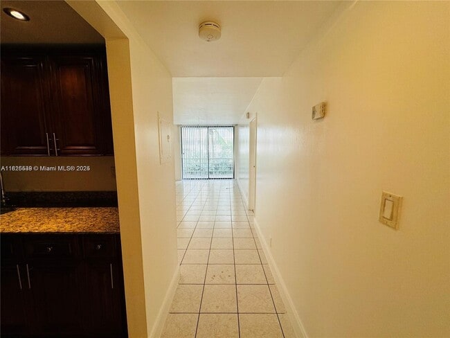 Foto del edificio - 2935 NE 163rd St
