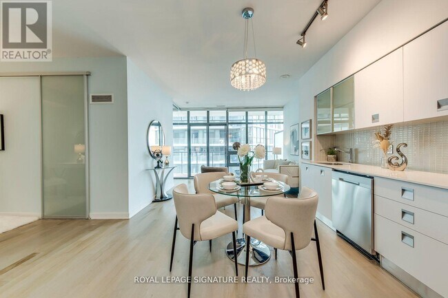 Photo du bâtiment - 33 Charles St E