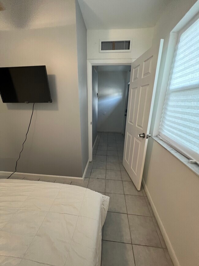 Foto del edificio - 7615 SW 18th St