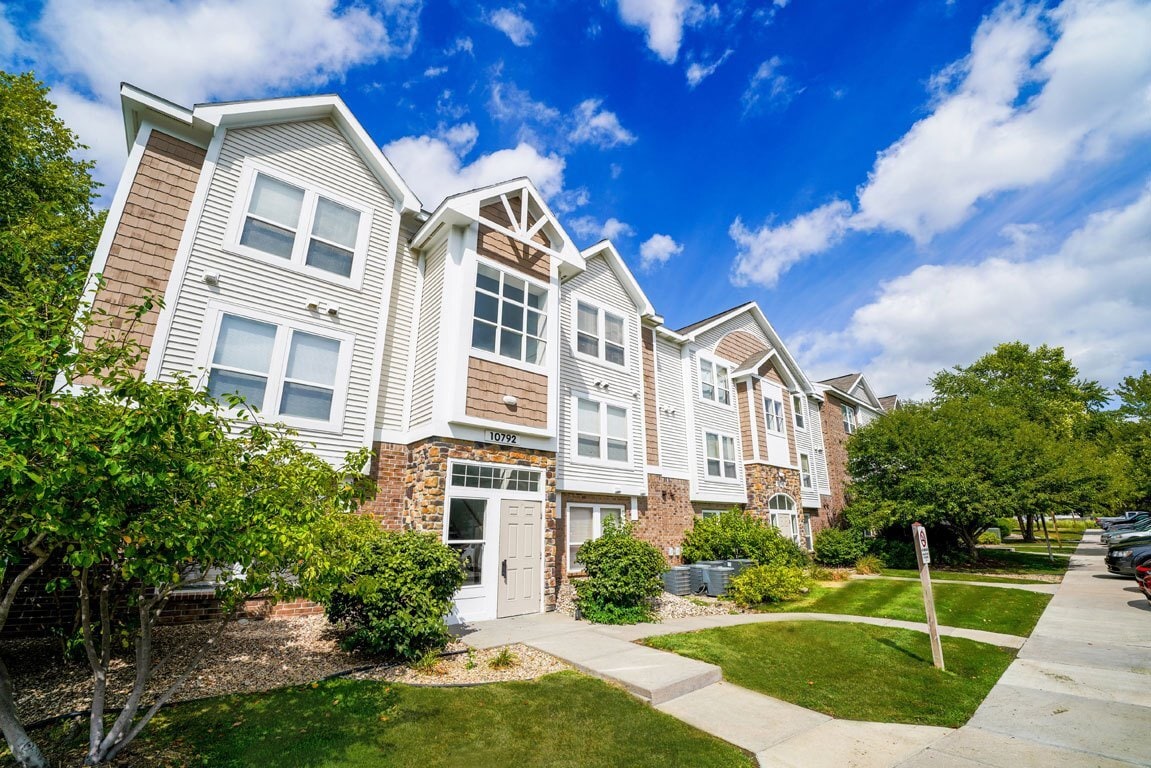 Brentwood Park Apartments Apartments in La Vista, NE