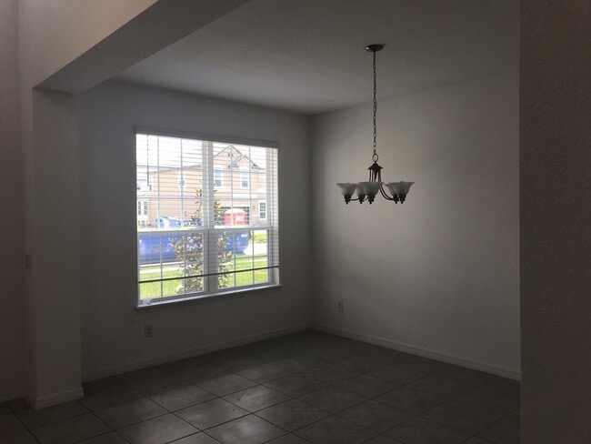 Building Photo - 6 bedroom with office downstairs 3 car gar...