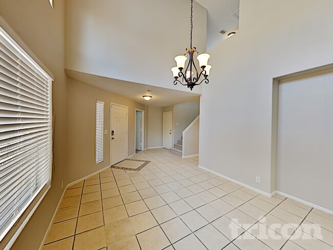 Foto del edificio - 6619 Clover Wood Ln