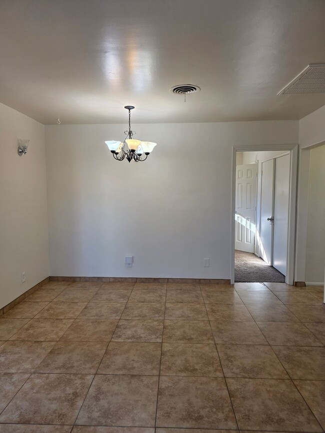 Foto del edificio - 230- 3988p -6210 &amp; 6212 Wright Ave. - AS